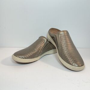Earth Origins Perforated Leather Slip-On Clog Mule Emilia Platinum Sz 8 NEW